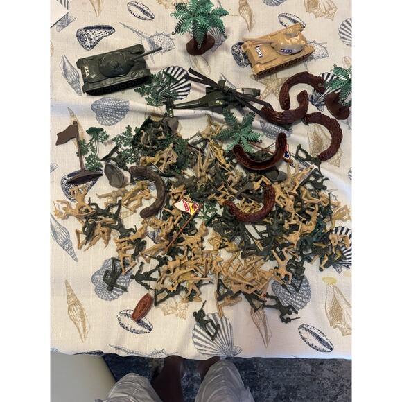 army men lot Tanks And Helicopter - Picture 1 of 13